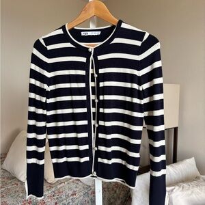 Zara Women's Navy and Cream Striped Cardigan